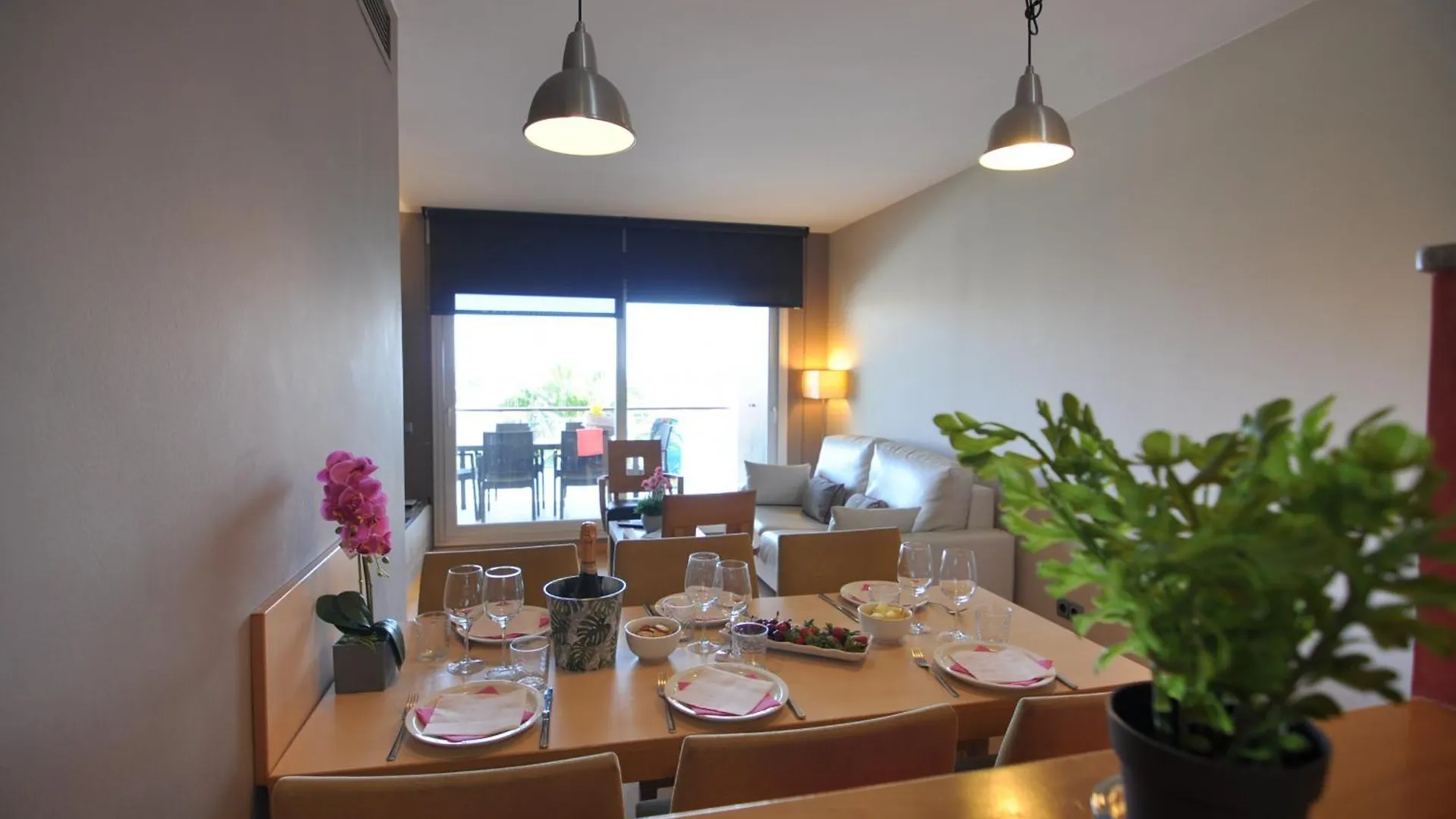 Rnet - Portomar Plus Roses 0*,