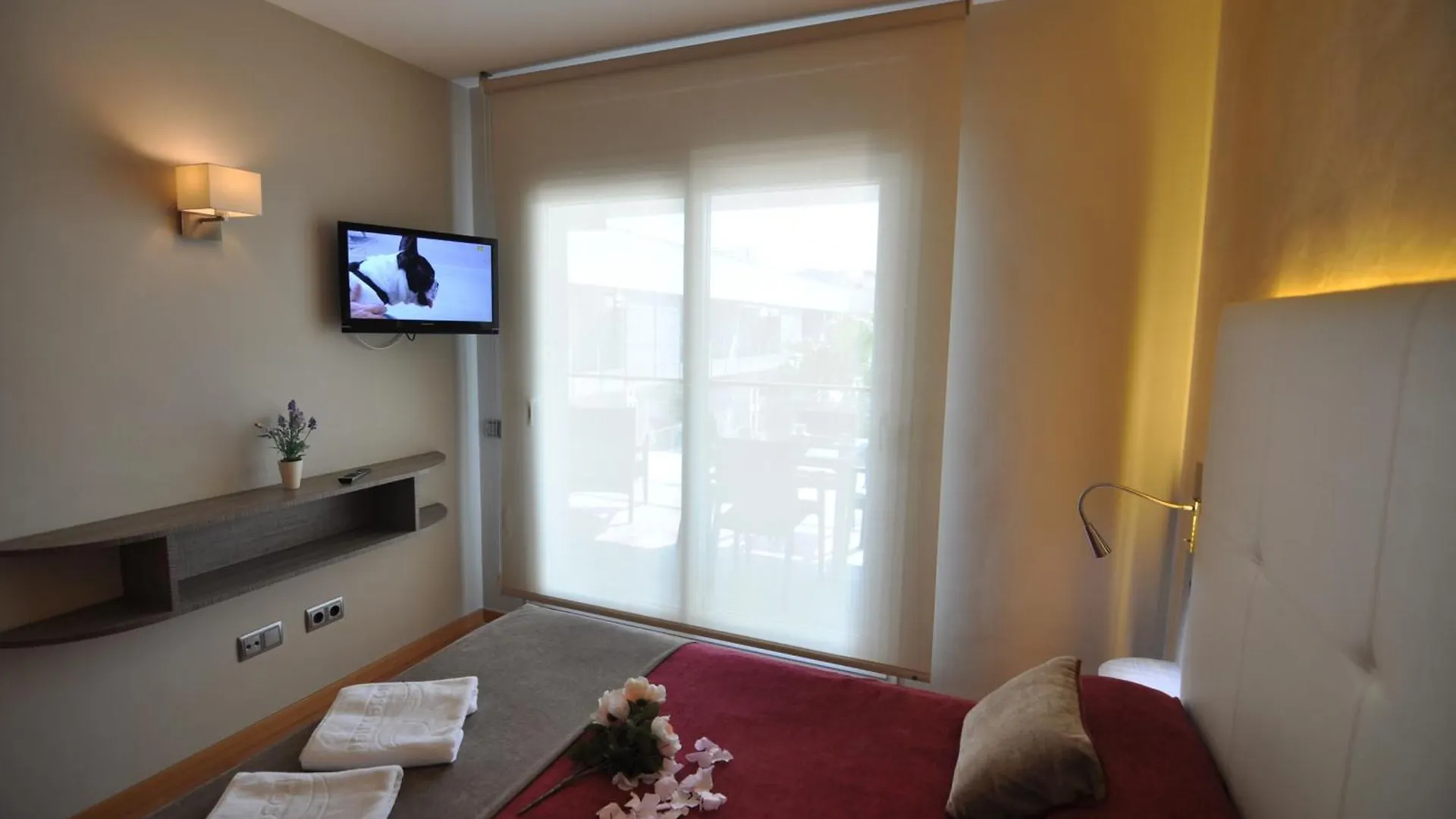 Rnet - Portomar Plus Roses 0*,  Spanje